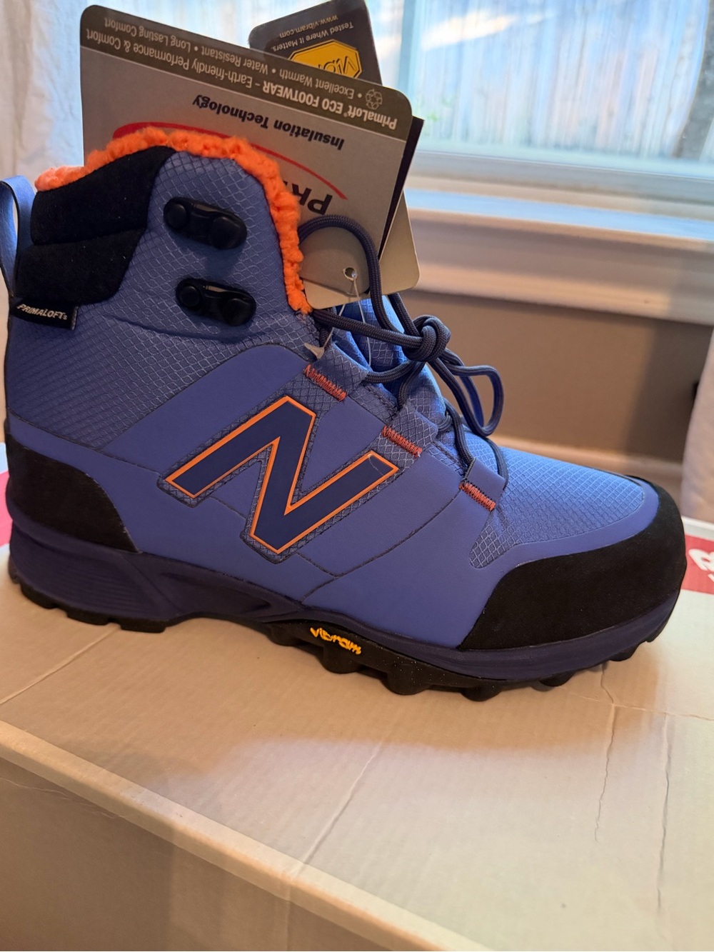 New Balance women Blue/Orange Primaloft/Vibram Winter Trail Boot NWT size 8.5